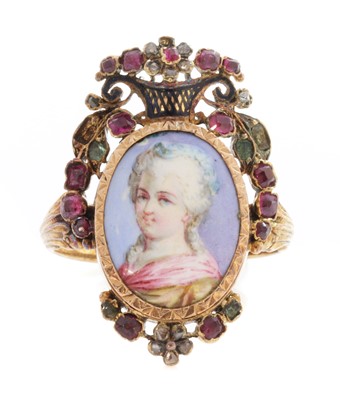 Lot 32 - A Georgian ruby, emerald and diamond painted miniature giardinetti ring