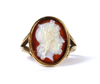Lot 1045 - A gold hardstone cameo ring