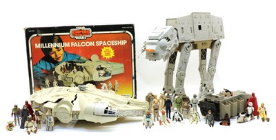Lot 184 - A collection of Star Wars toys