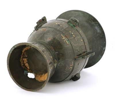 Lot 117 - A Chinese bronze vessel