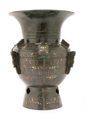 Lot 117 - A Chinese bronze vessel