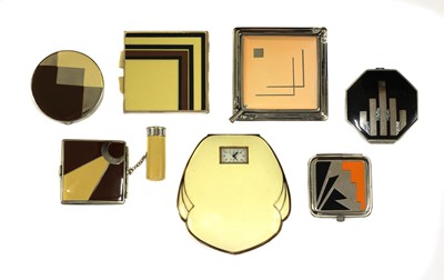 Lot 213A - An unusual ladies' clock compact