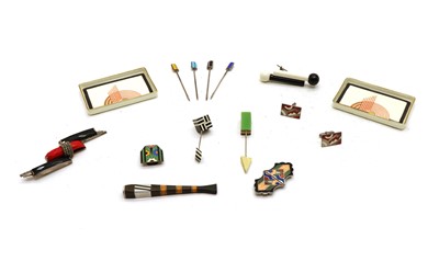Lot 185 - A collection of Art Deco accessories