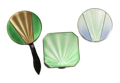 Lot 215 - A silver and green enamelled ladies' compact