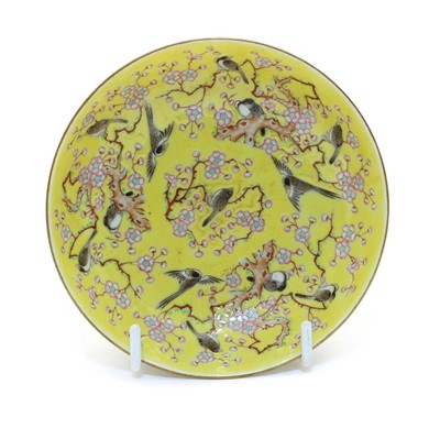 Lot 262 - A Chinese famille rose dish