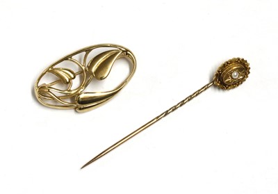 Lot 229 - A 9ct gold 'Cecily' brooch by Ola Gorie