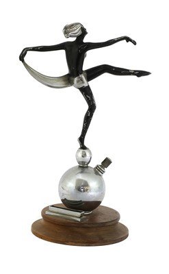 Lot 330 - An Art Deco table lighter