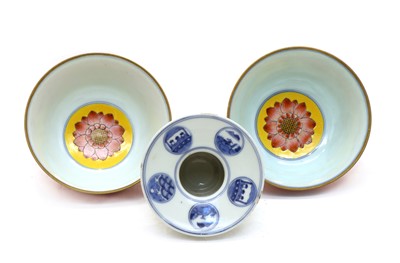 Lot 276 - A Chinese famille rose plate