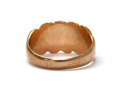 Lot 1046 - An Edwardian 9ct gold chased ring