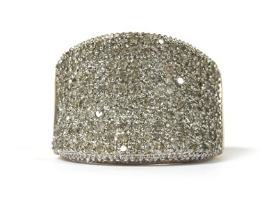Lot 64 - A 9ct gold diamond ring