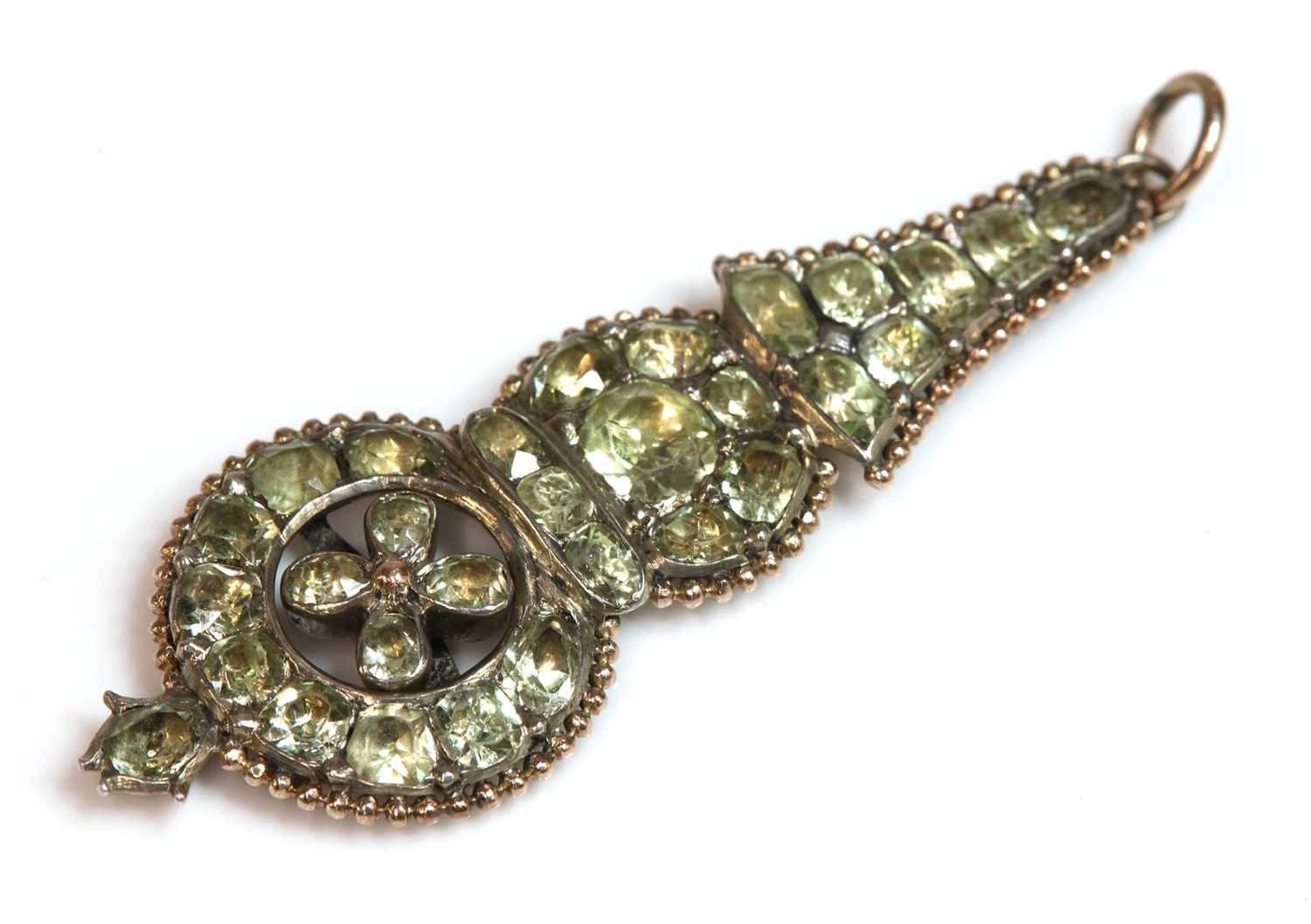 Lot 27 - A cased late 18th century Portuguese chrysolite pendant drop