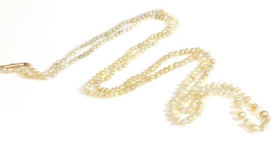 Lot 55 - A single row graduated pearl necklace, c.1920