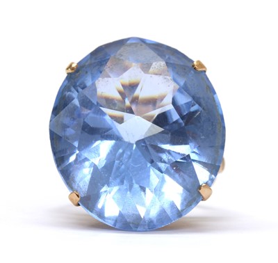 Lot 303 - A gold single stone synthetic spinel ring