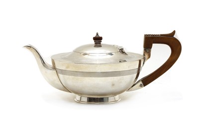 Lot 19 - An Edward VII silver teapot
