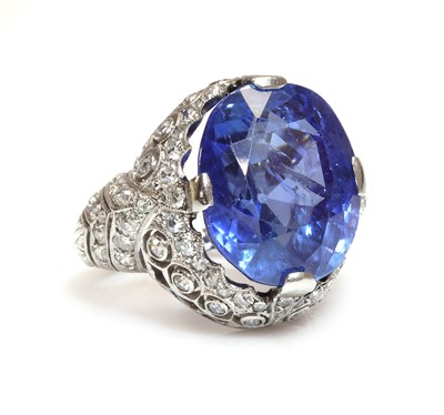 Lot 263 - An Art Deco unheated sapphire and diamond ring