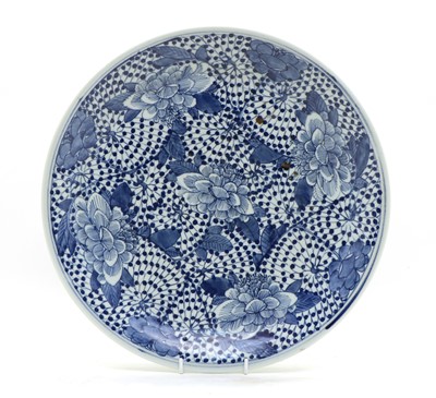 Lot 156 - A Chinese blue and white charger