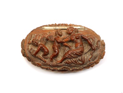 Lot 78 - A coquilla nut snuff box