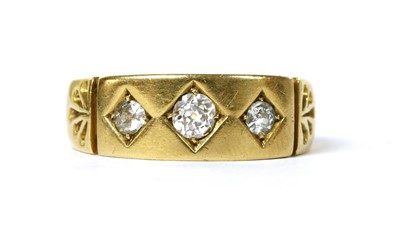 Lot 1003 - A Victorian 22ct gold three stone diamond ring