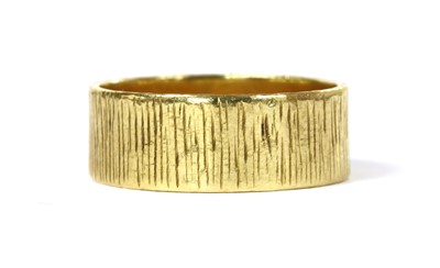 Lot 119 - An 18ct gold patterned flat section wedding ring