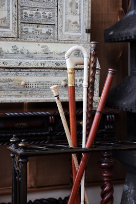 Lot 62 - A briarwood walking stick