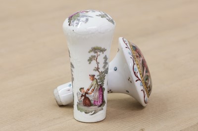 Lot 122 - A Meissen parasol handle