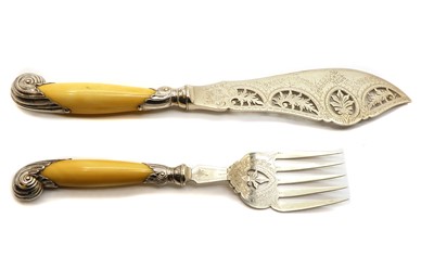 Lot 3 - A pair of Victorian fish servers