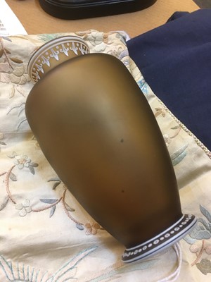 Lot 326 - A Thomas Webb & Sons Gem Cameo glass vase