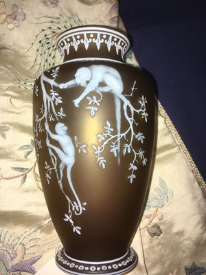 Lot 326 - A Thomas Webb & Sons Gem Cameo glass vase