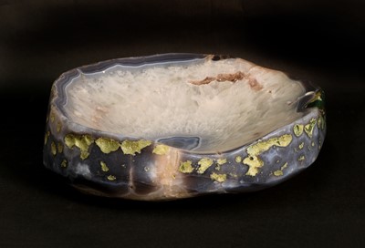 Lot 391 - AGATE