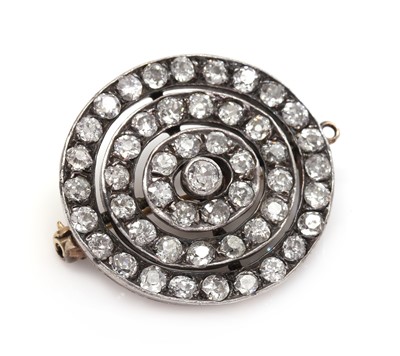Lot 88 - A late Victorian diamond set target brooch/pendant, c.1890