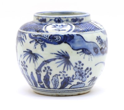 Lot 91 - A Chinese blue and white jar