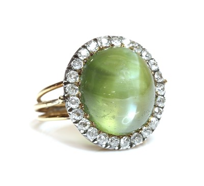 Lot 92 - A chrysoberyl cat's eye and diamond ring