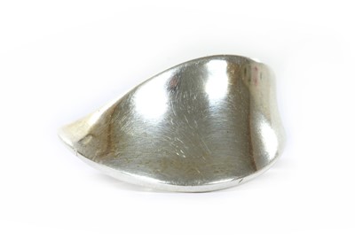 Lot 1083 - A silver Georg Jensen 'Mobius' ring