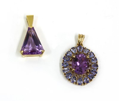 Lot 1249 - An 18ct gold amethyst pendant