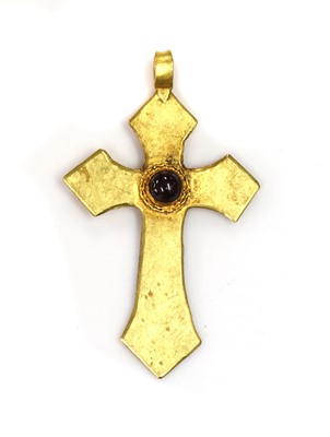 Lot 18 - A Byzantine high carat gold garnet cross pendant