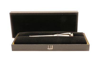 Lot 234 - An Alfred Dunhill 'Sentryman' rollerball pen