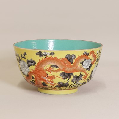 Lot 51 - A Chinese famille rose bowl