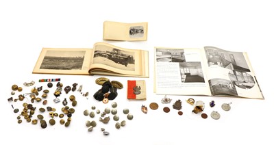Lot 163 - Various buttons, badges and medallions