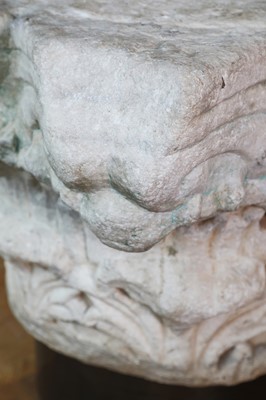 Lot 86 - A Roman marble column capital of the Corinthian order