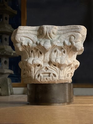 Lot 86 - A Roman marble column capital of the Corinthian order