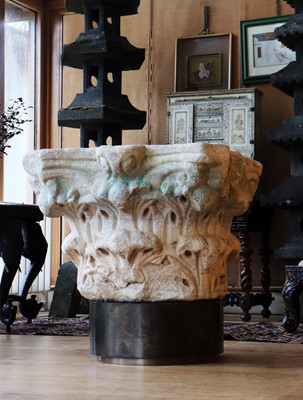 Lot 86 - A Roman marble column capital of the Corinthian order