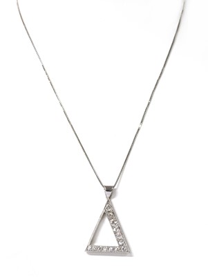 Lot 143 - An 18ct white gold diamond set pendant