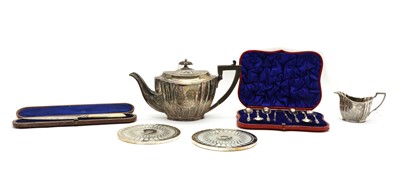 Lot 37 - A collection of silver items