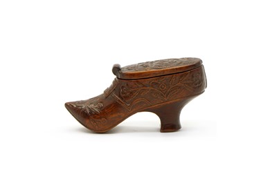 Lot 58 - An 18th century treen snuff shoe