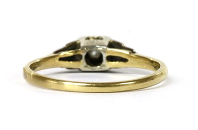 Lot 1093 - A gold single stone diamond ring