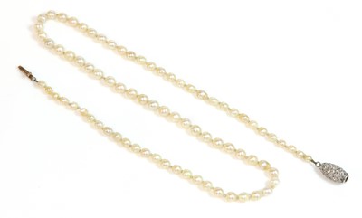 Lot 155 - A single row graduated pearl necklace