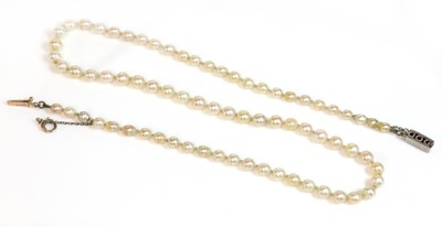 Lot 157 - A single row graduated pearl necklace