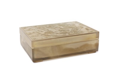 Lot 204 - A Chinese agate box