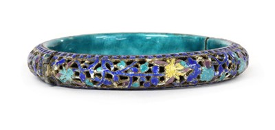 Lot 1338 - A Chinese silver enamel hinged bangle