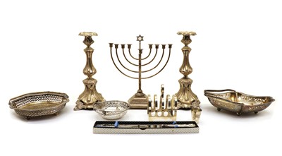 Lot 77 - An assorted collection of silver plated ware